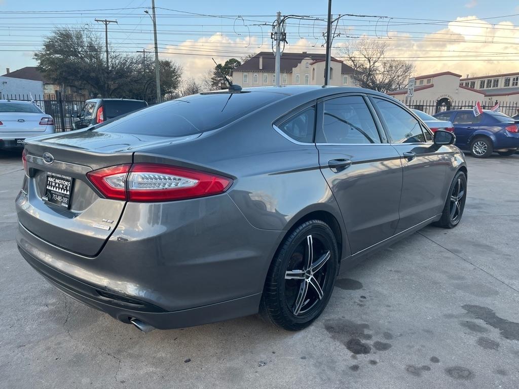 Ford Fusion SE 2013