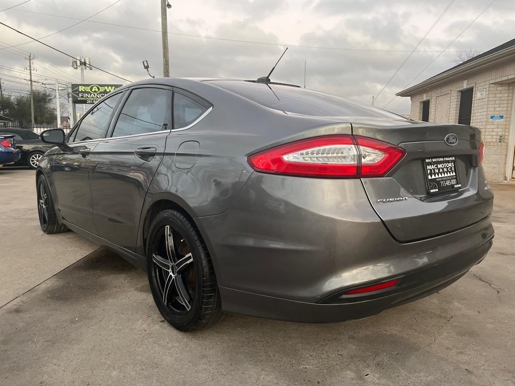 Ford Fusion SE 2013