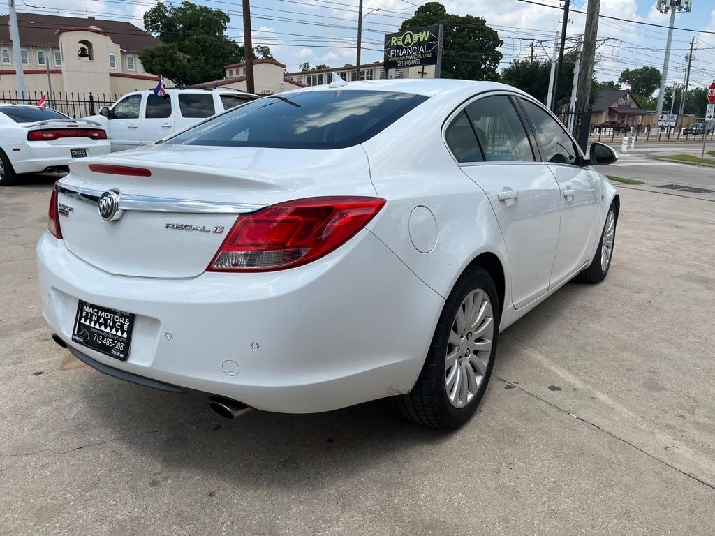 Buick Regal CXL Turbo - 4XT 2011