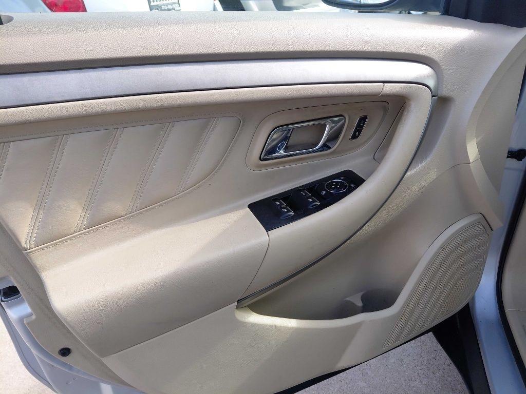 Ford Taurus SE FWD 2014