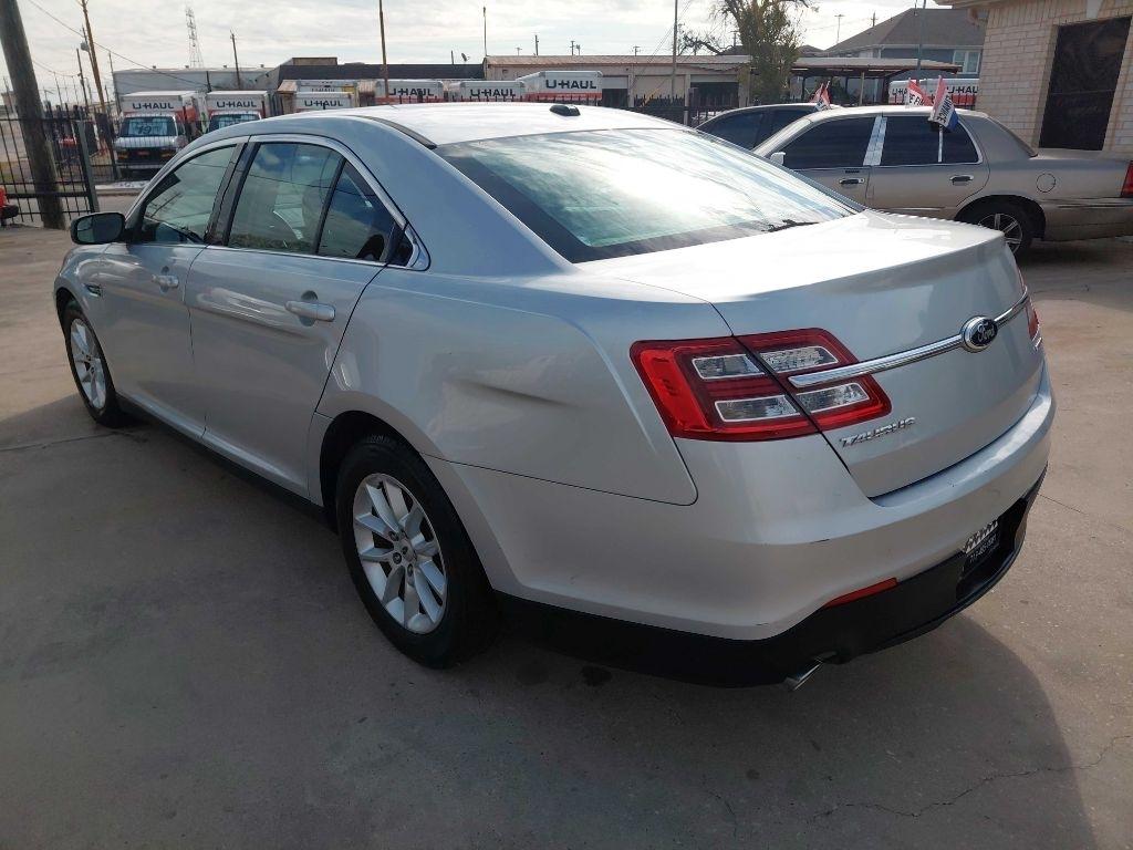 Ford Taurus SE FWD 2014