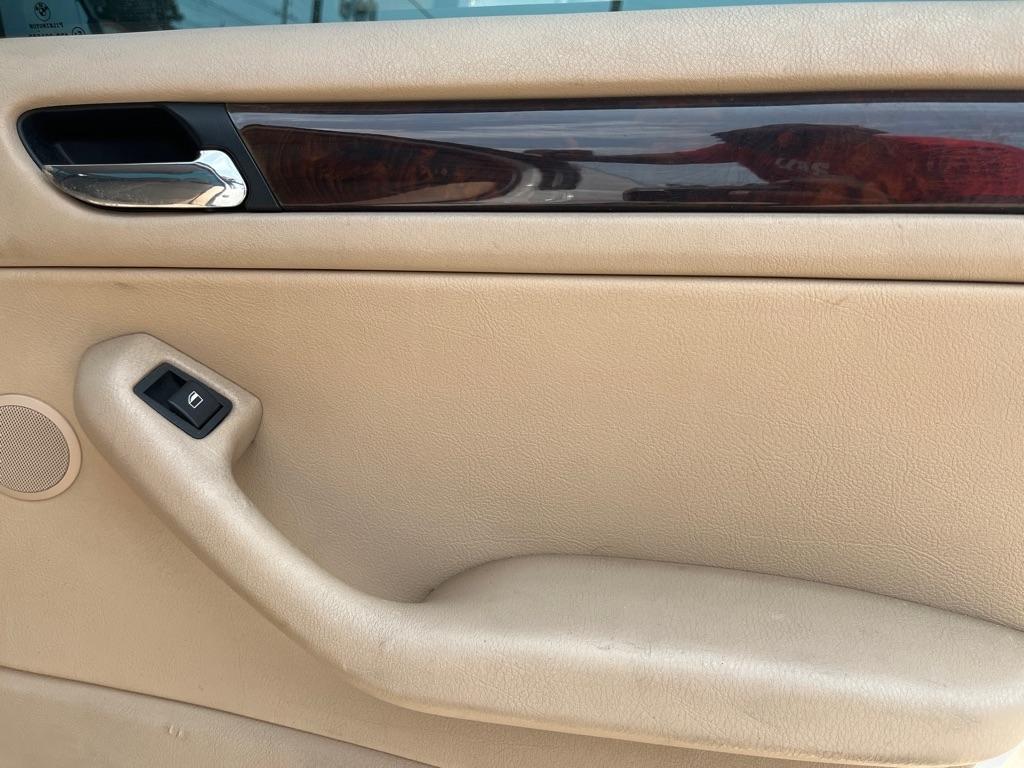 BMW 3-Series 325i Sedan 2005