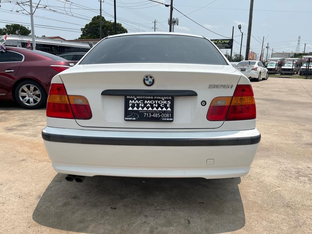 BMW 3-Series 325i Sedan 2005