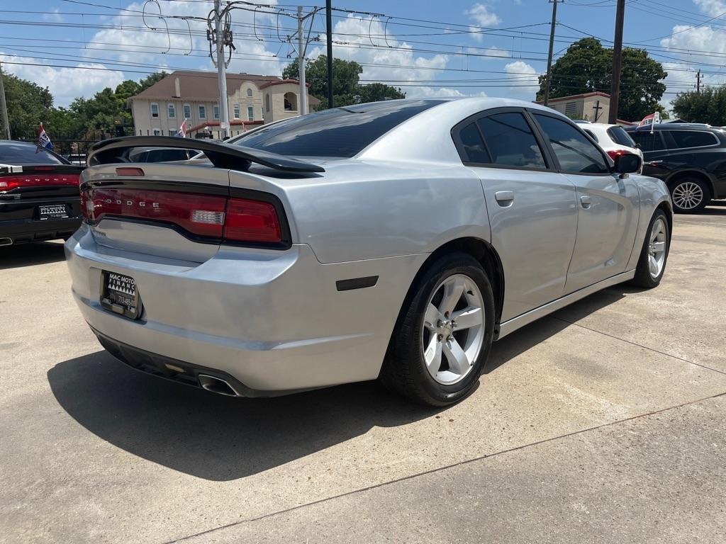 Dodge Charger SE 2012