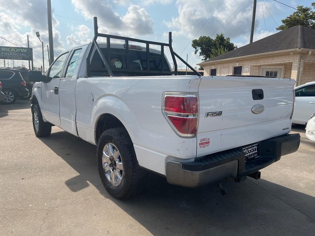 Ford F-150 XL SuperCab 8-ft. Bed 2WD 2012