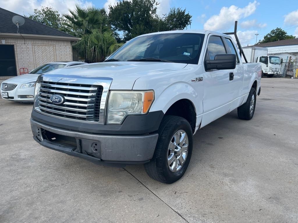Ford F-150 XL SuperCab 8-ft. Bed 2WD 2012