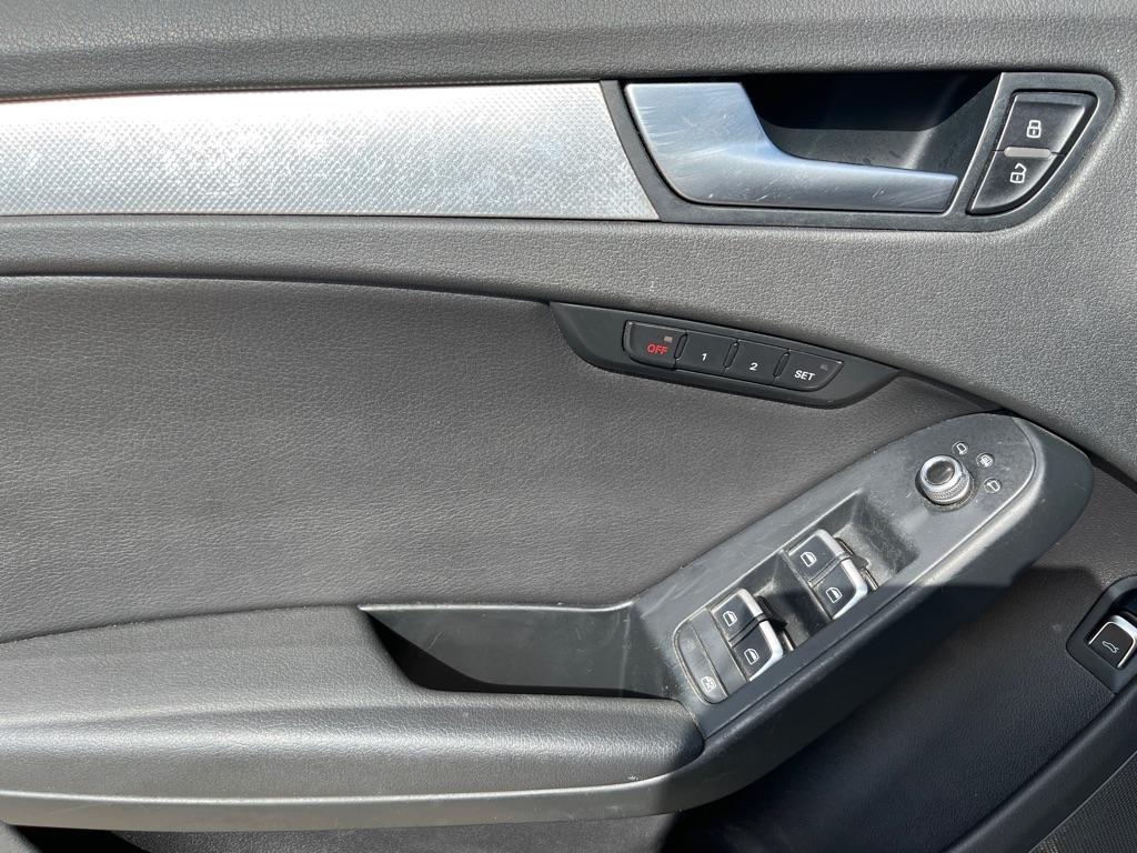 Audi A4 2.0T Sedan quattro Tiptronic 2013