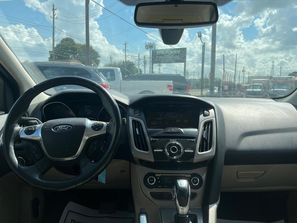 Ford Focus SEL Sedan 2012