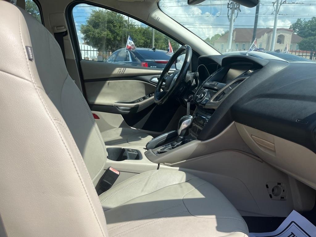 Ford Focus SEL Sedan 2012