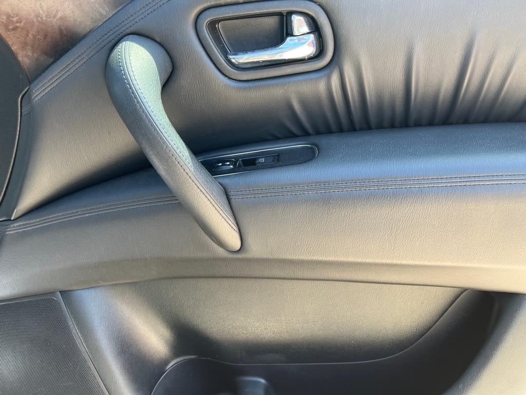 Infiniti QX56 2WD 2012