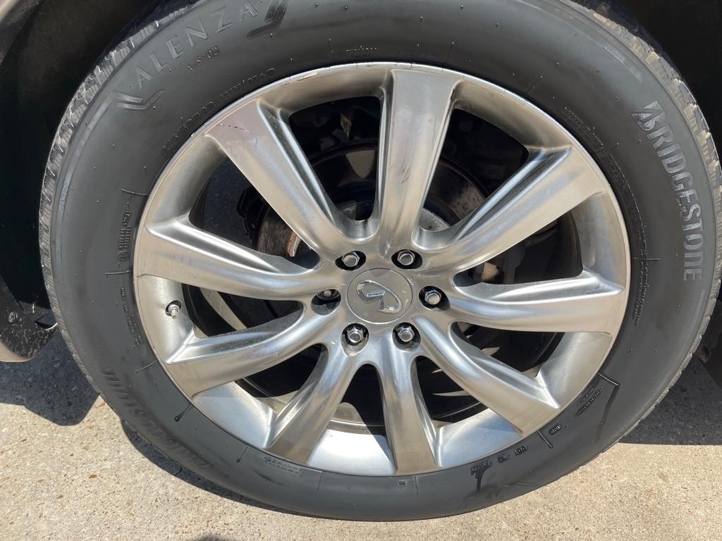 Infiniti QX56 2WD 2012