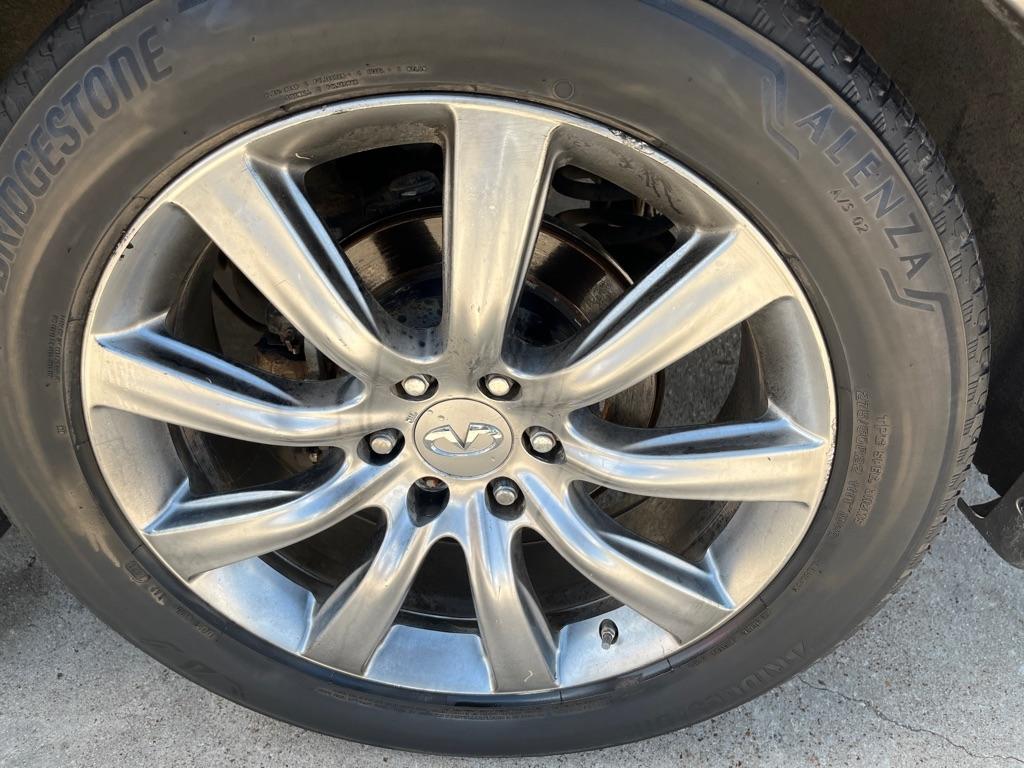 Infiniti QX56 2WD 2012