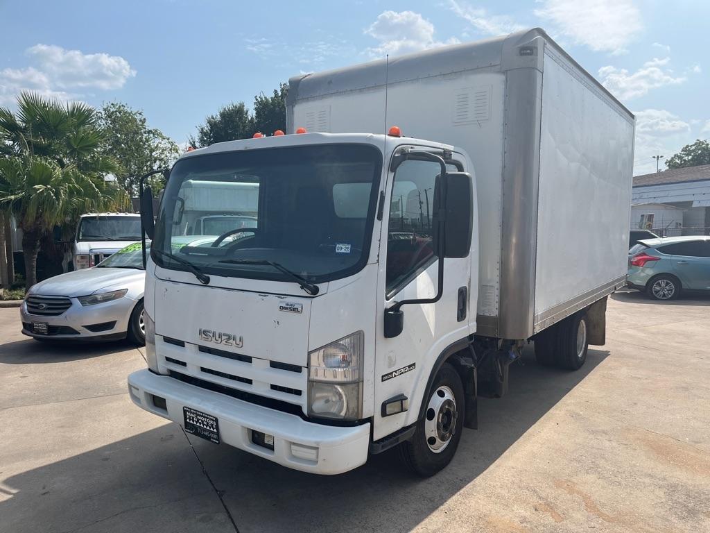 Isuzu NPR  2011