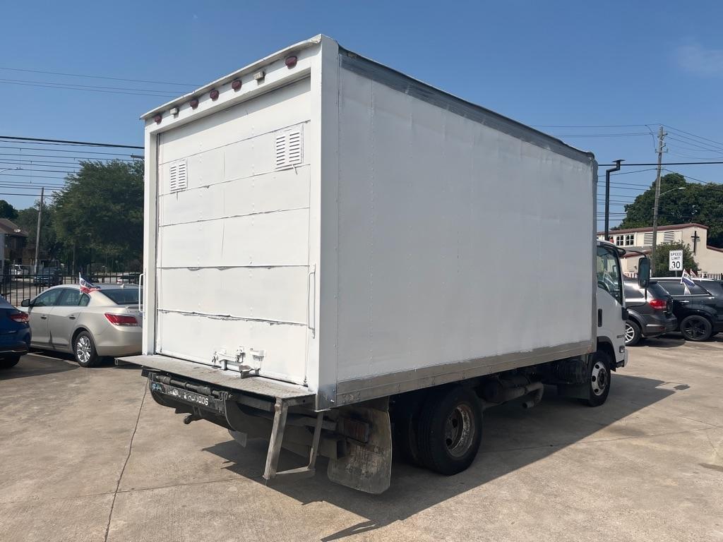 Isuzu NPR  2011