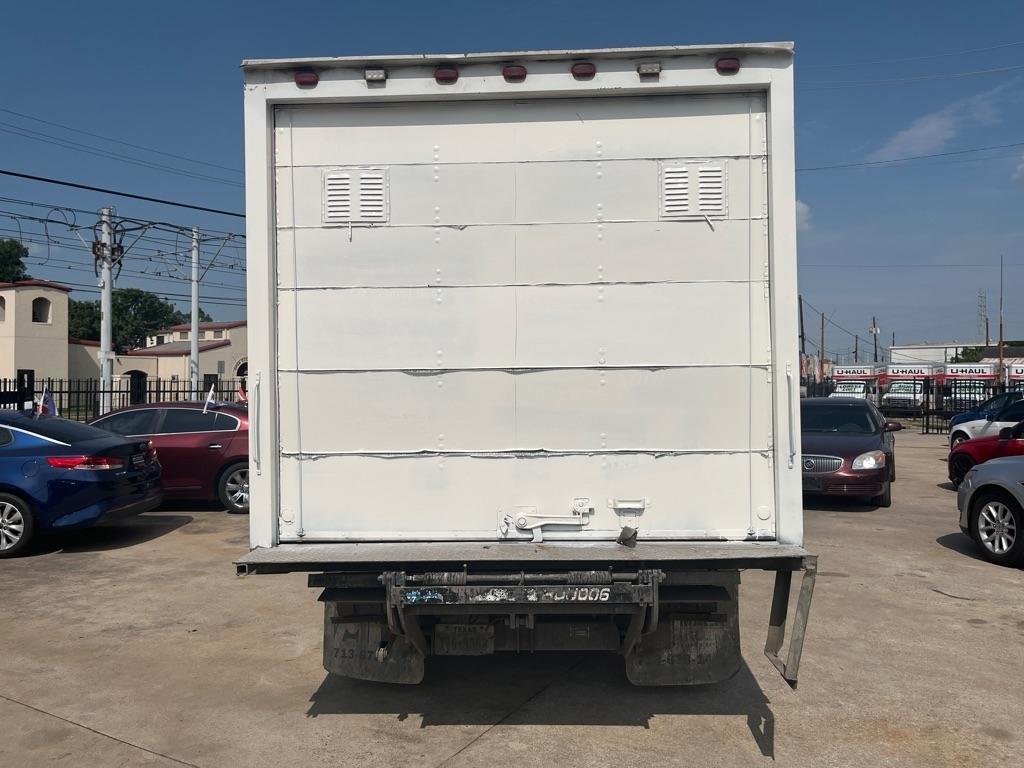Isuzu NPR  2011