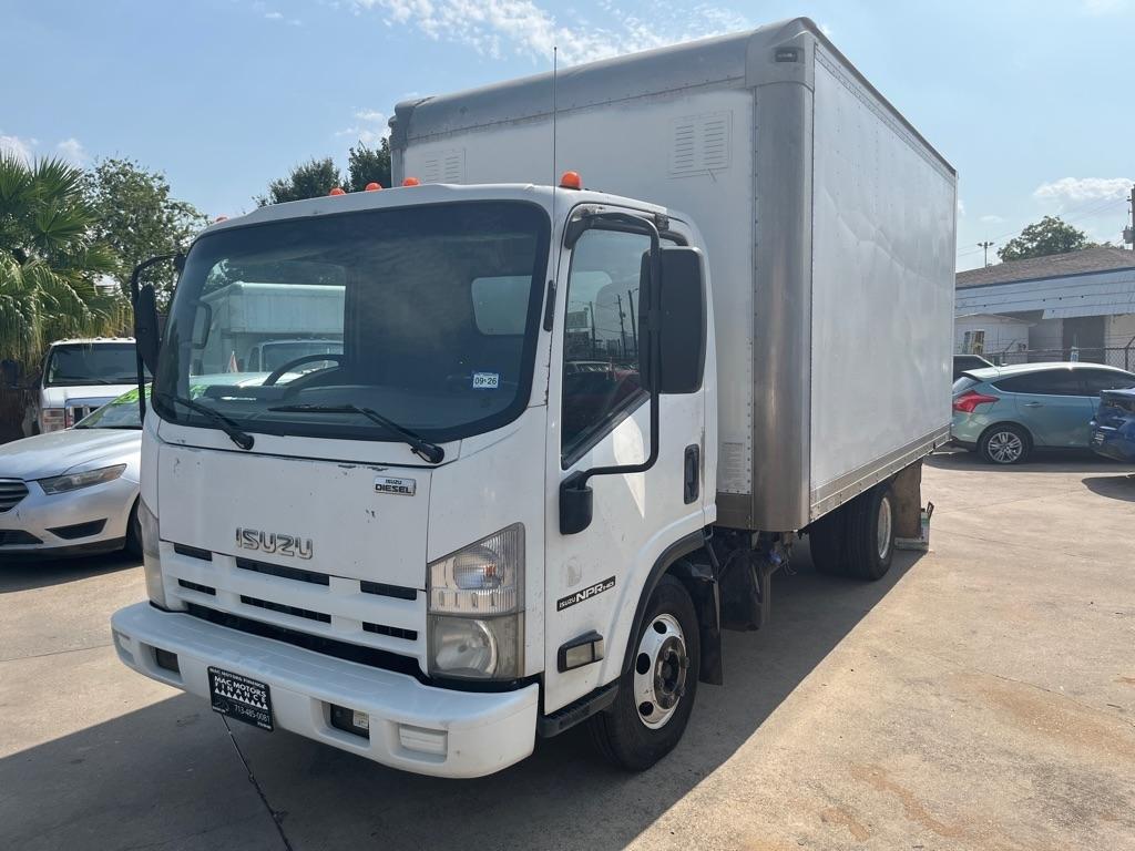 Isuzu NPR  2011
