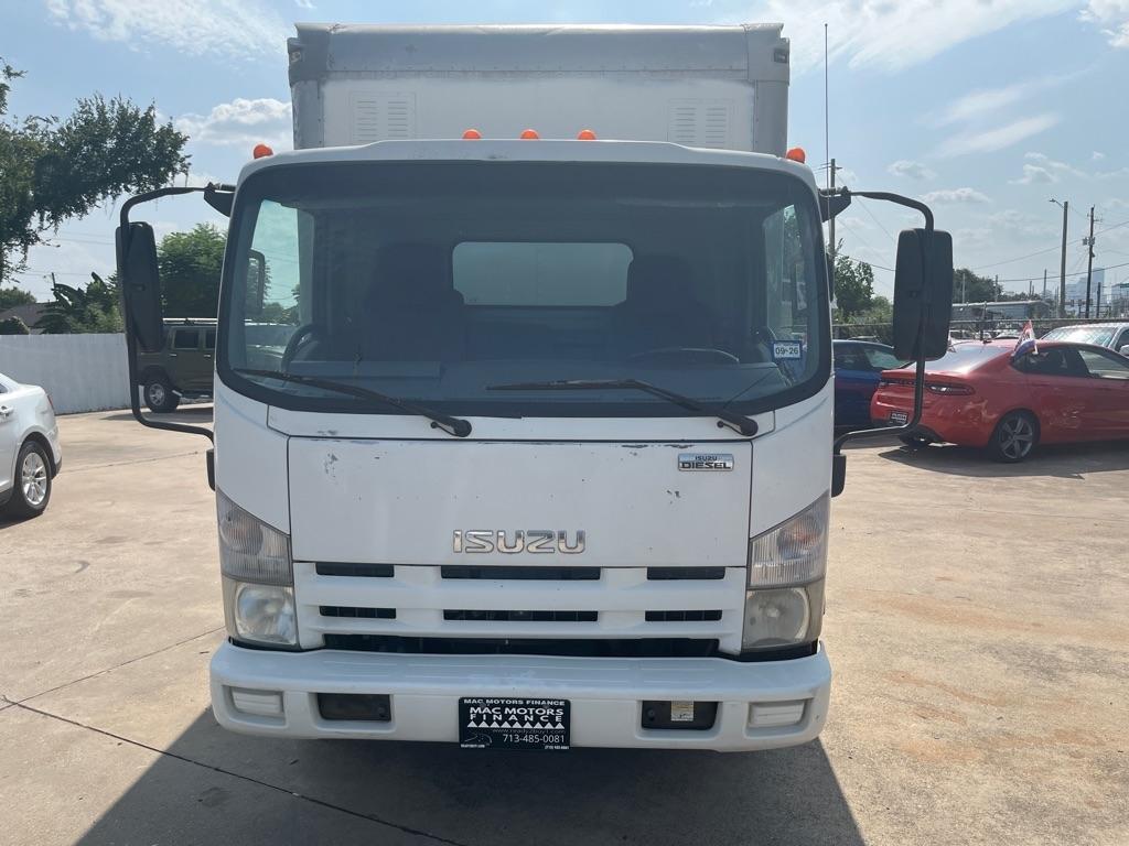 Isuzu NPR  2011