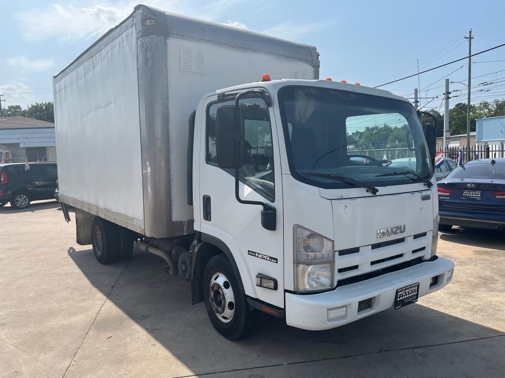 Isuzu NPR  2011