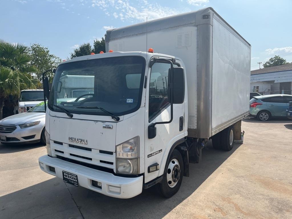 Isuzu NPR  2011