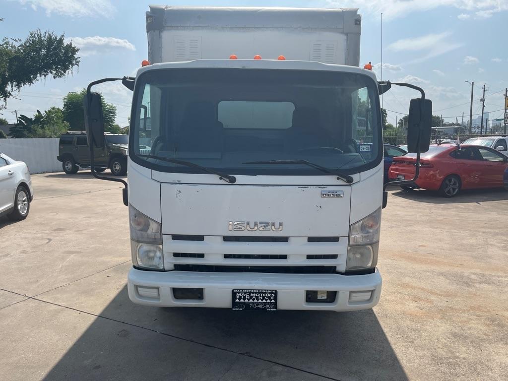 Isuzu NPR  2011