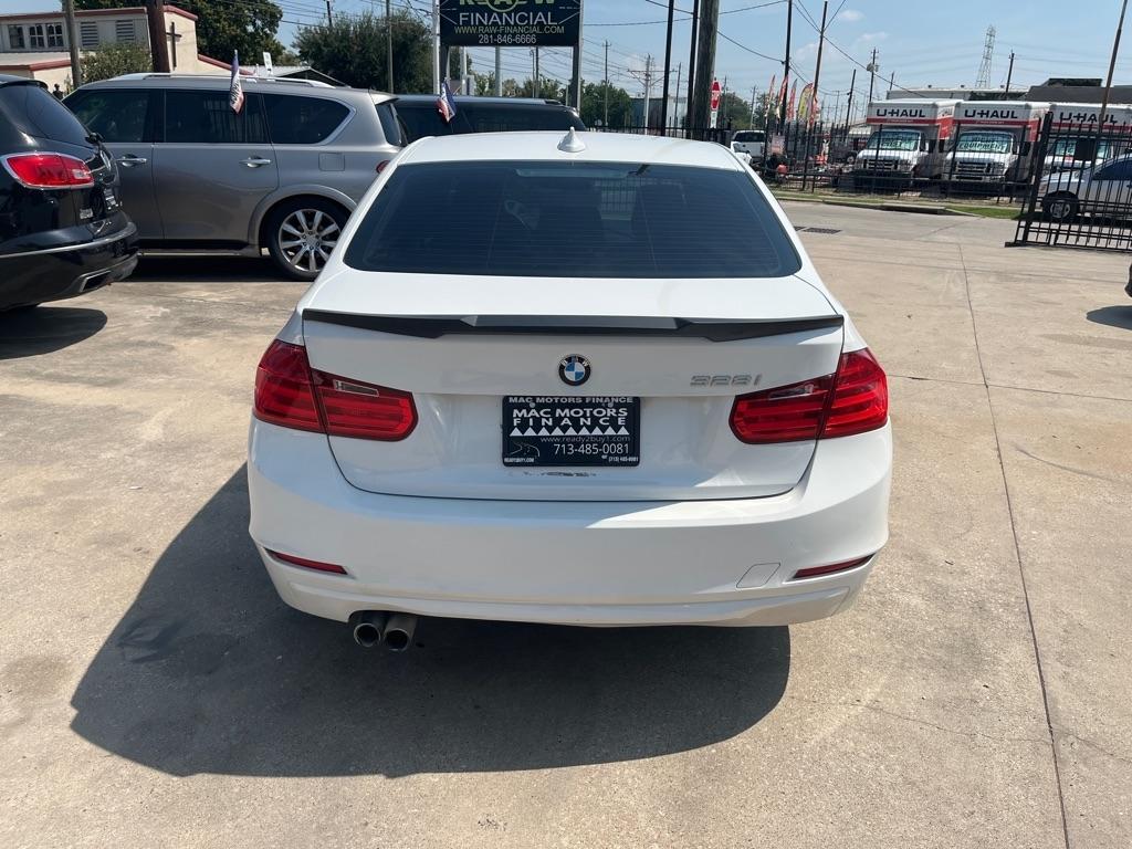BMW 3-Series 328i Sedan 2014