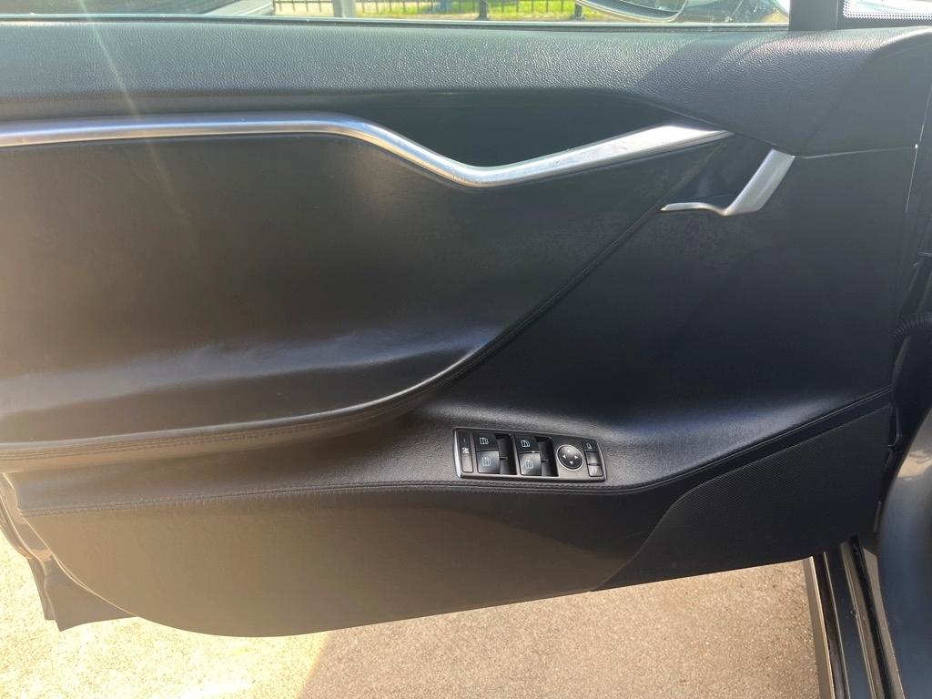 Tesla Model S Signature 2012