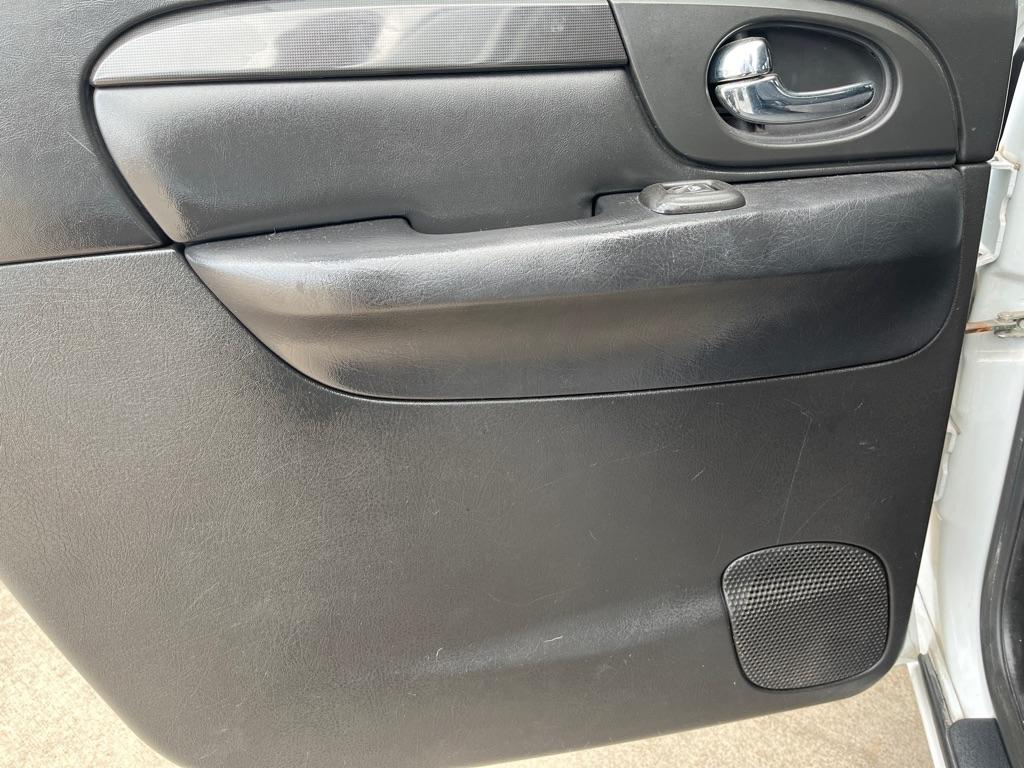 GMC Envoy XL SLE 2WD 2005