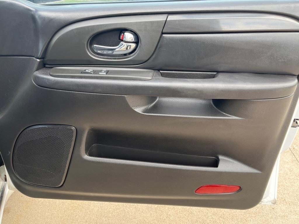 GMC Envoy XL SLE 2WD 2005