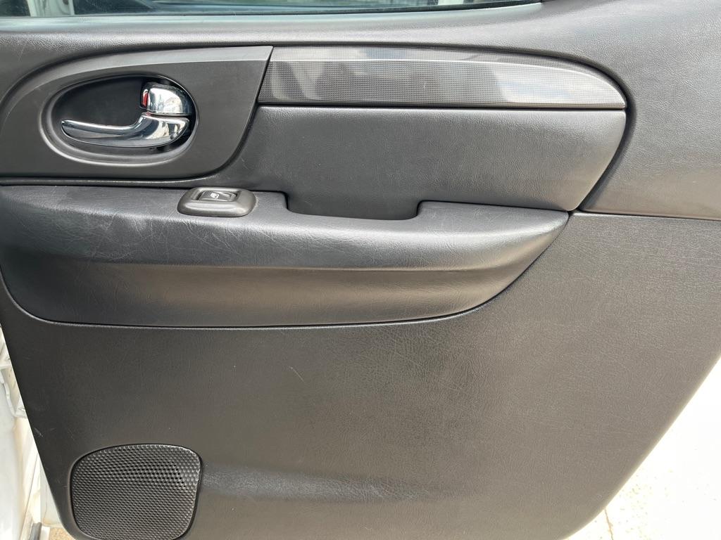 GMC Envoy XL SLE 2WD 2005