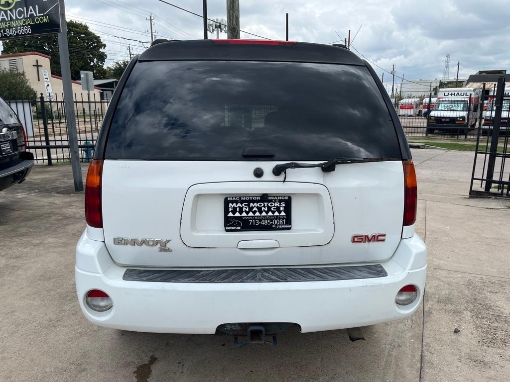 GMC Envoy XL SLE 2WD 2005