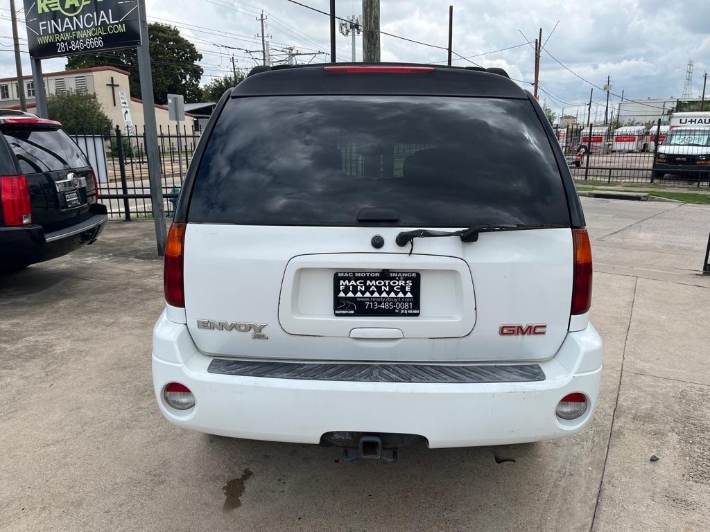 GMC Envoy XL SLE 2WD 2005