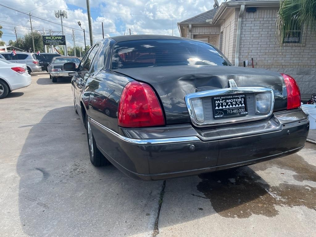 Lincoln Town Car Signature 2005