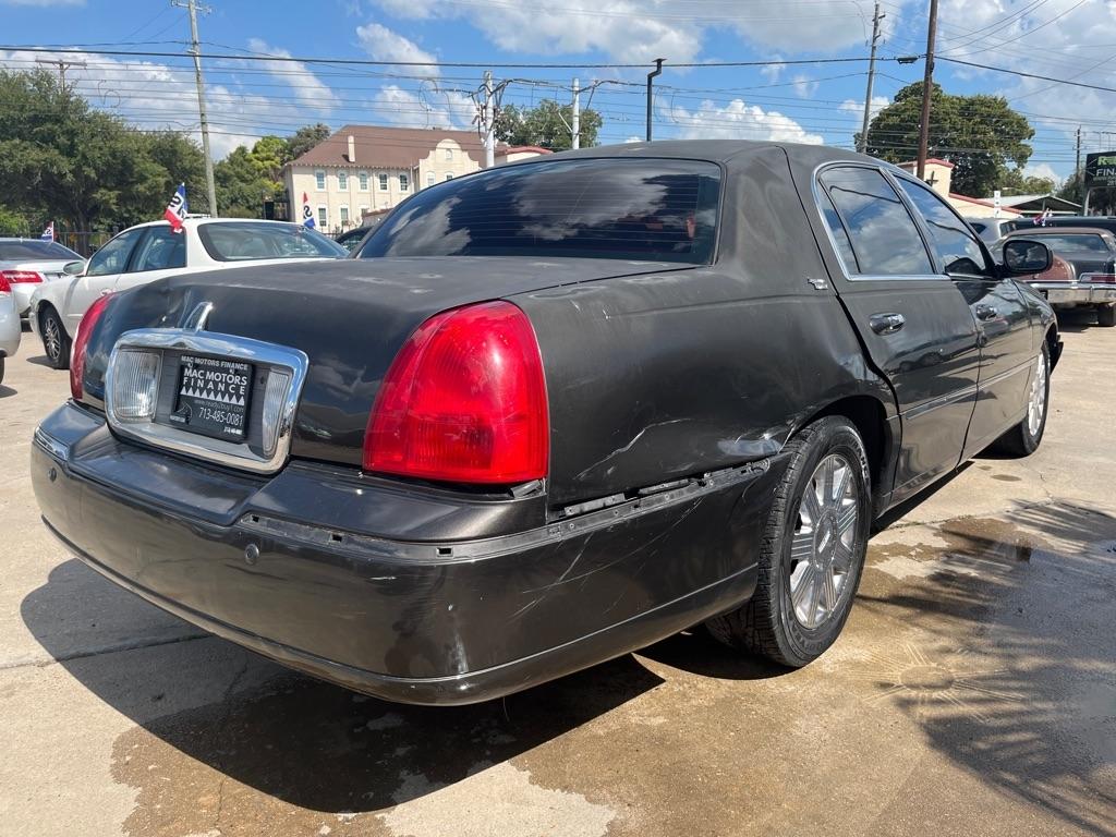 Lincoln Town Car Signature 2005