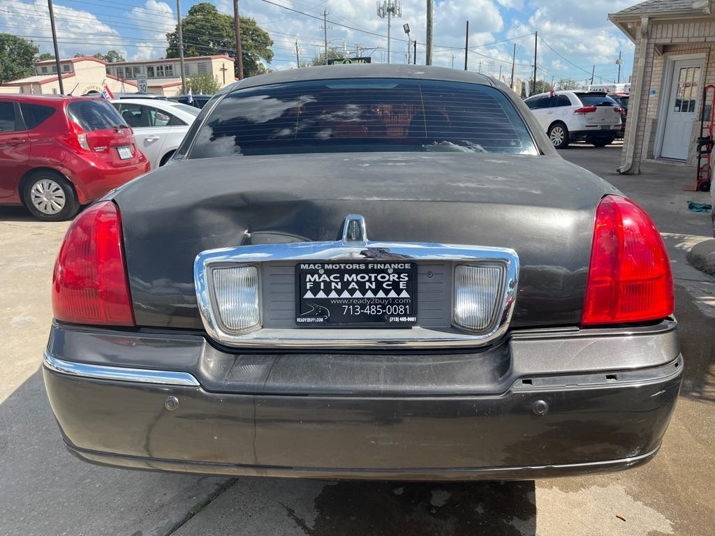 Lincoln Town Car Signature 2005