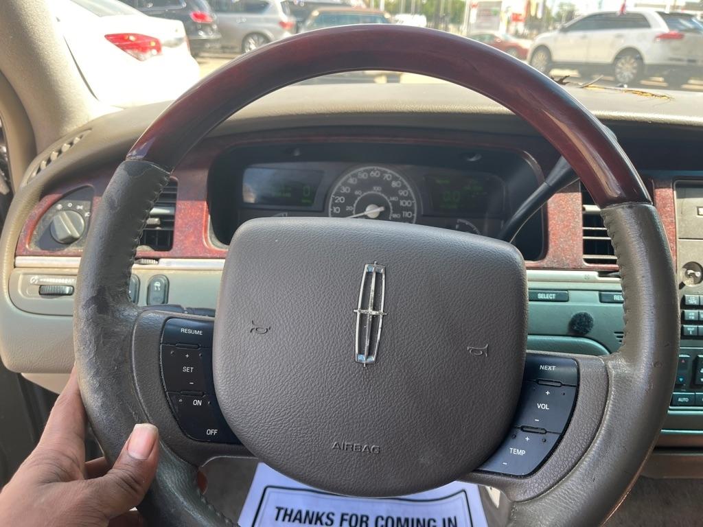 Lincoln Town Car Signature 2005