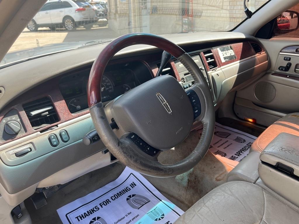 Lincoln Town Car Signature 2005