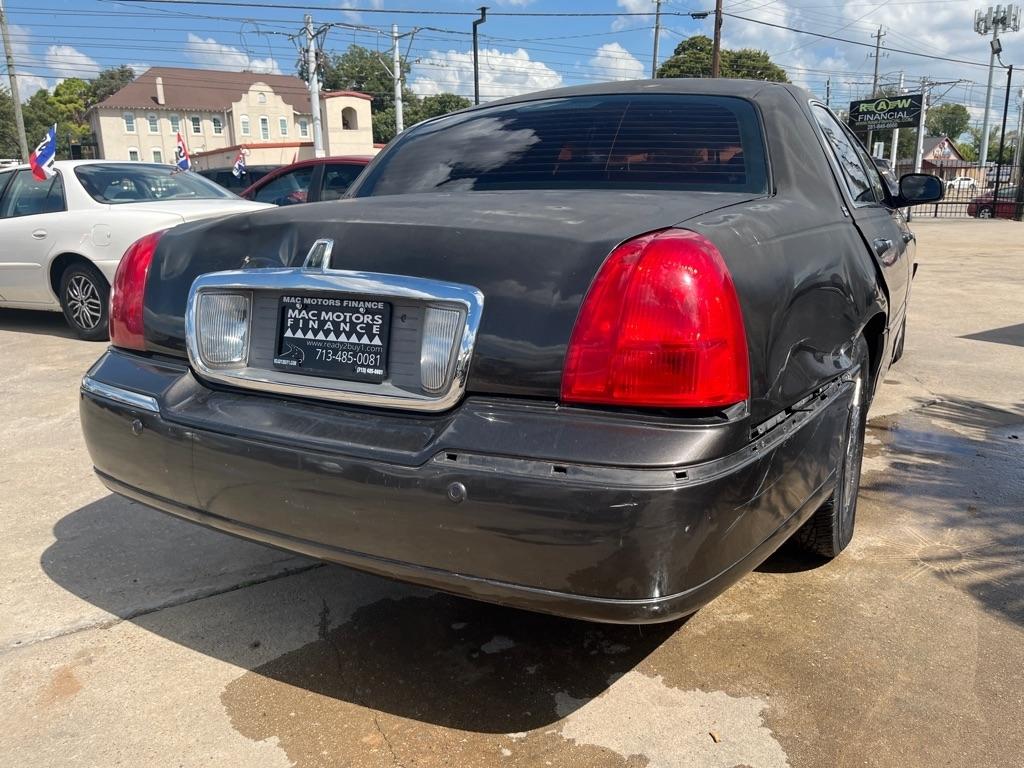Lincoln Town Car Signature 2005