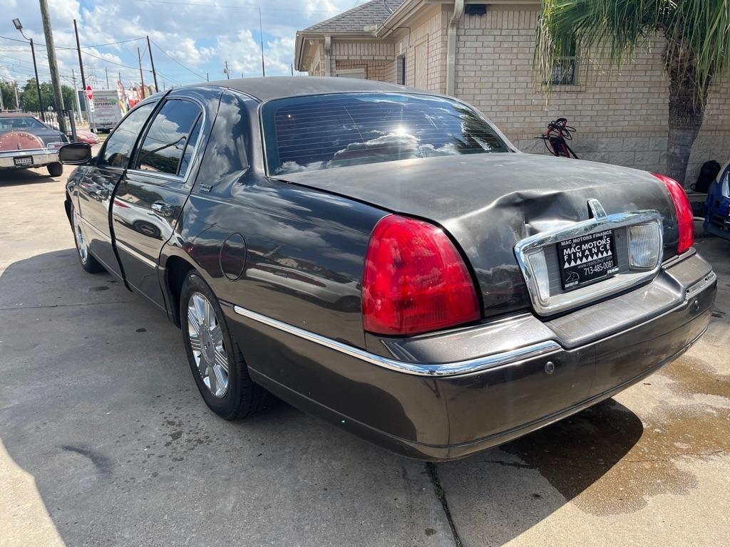 Lincoln Town Car Signature 2005