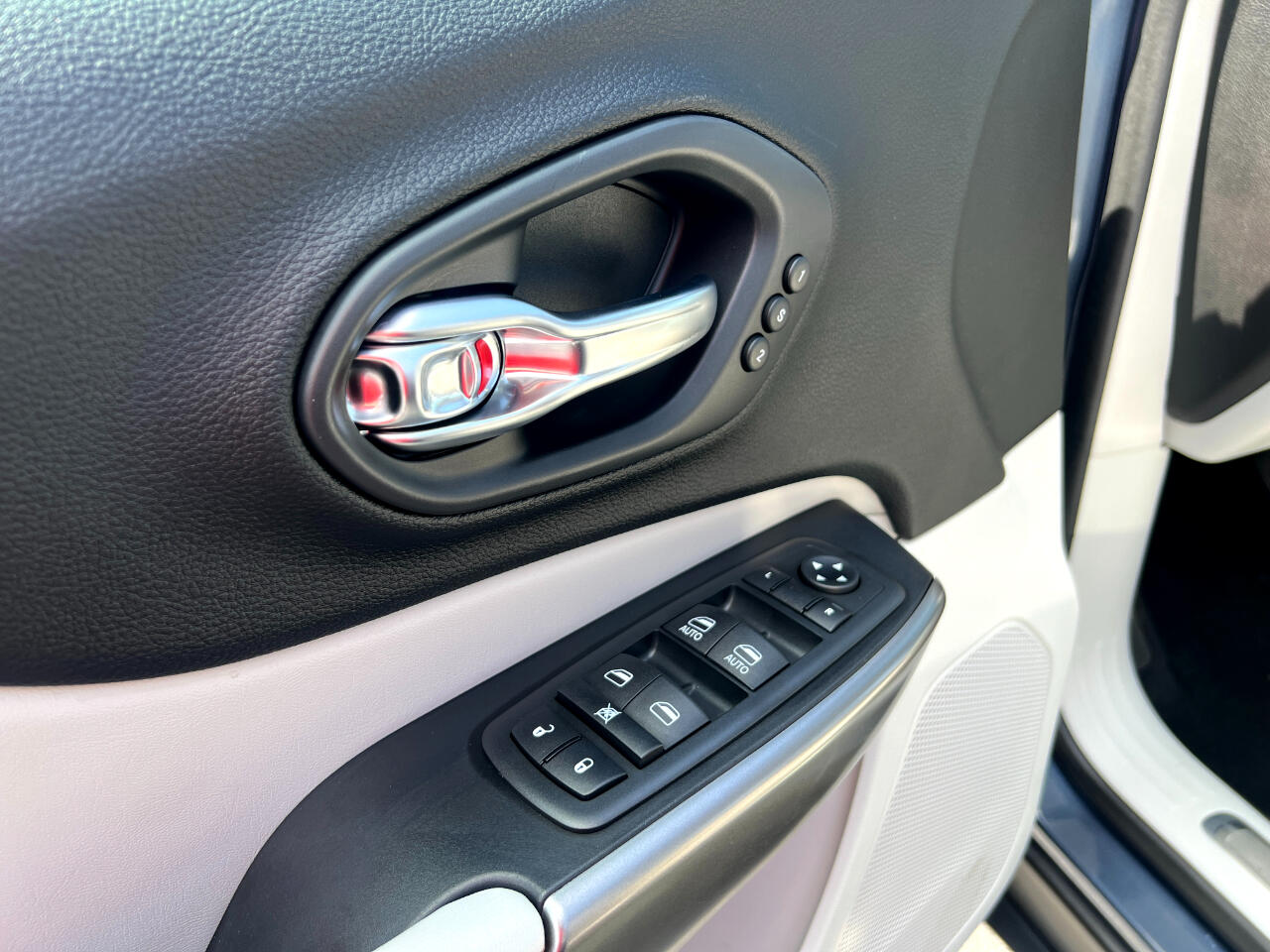 Jeep Cherokee 4dr Limited 2020 Jeep Cherokee 4dr Limited 2020