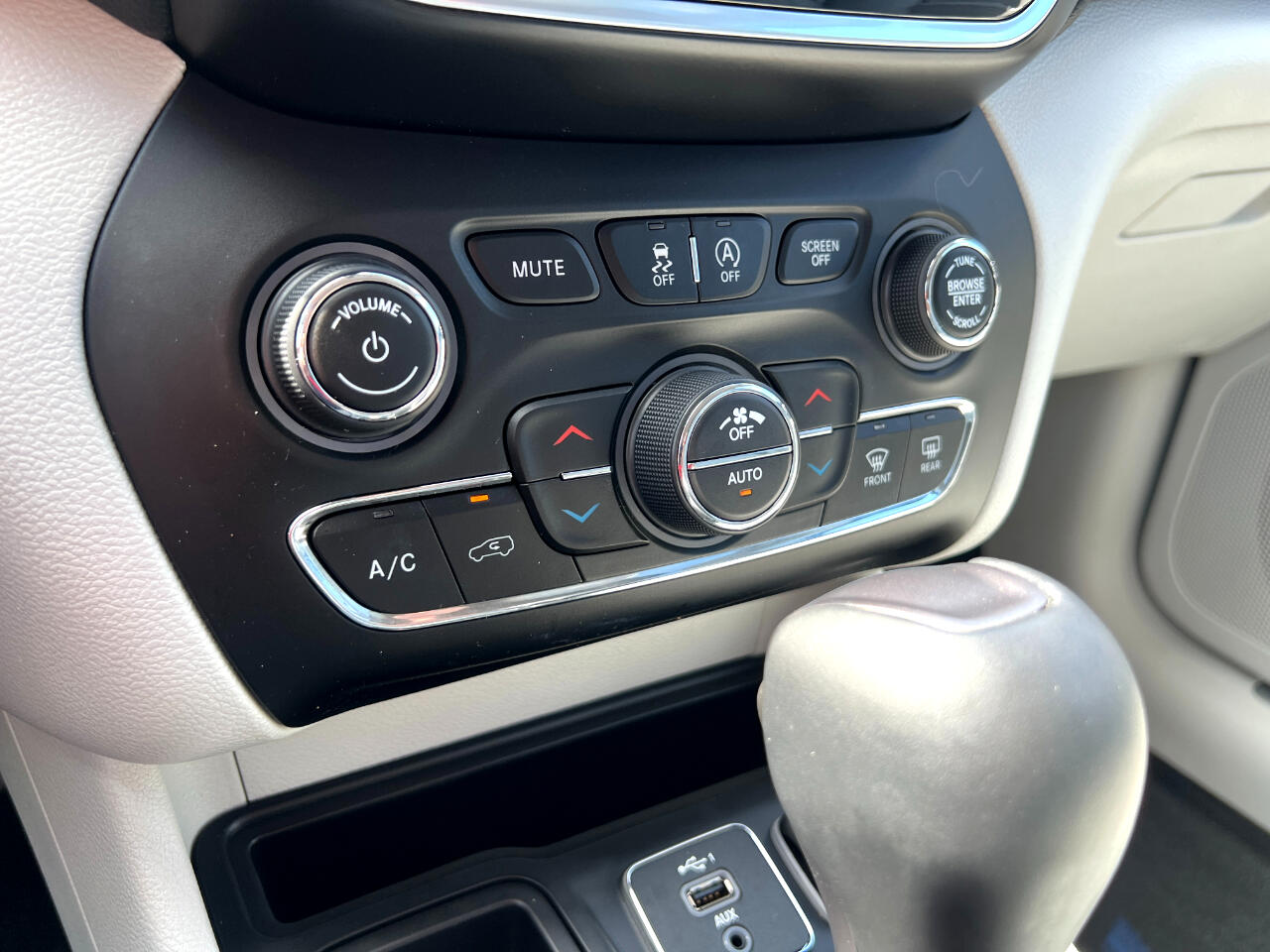 Jeep Cherokee 4dr Limited 2020 Jeep Cherokee 4dr Limited 2020