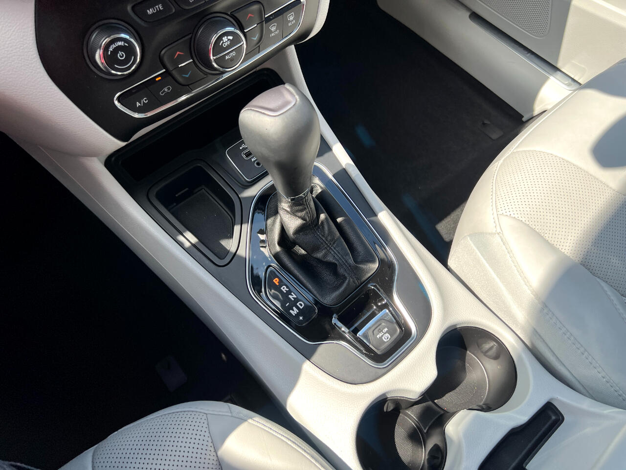 Jeep Cherokee 4dr Limited 2020 Jeep Cherokee 4dr Limited 2020