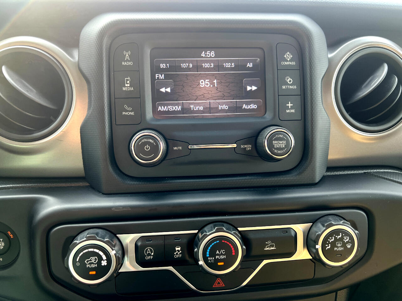 Jeep Gladiator Willys Sport 4x4 2021 Jeep Gladiator Willys Sport 4x4 2021
