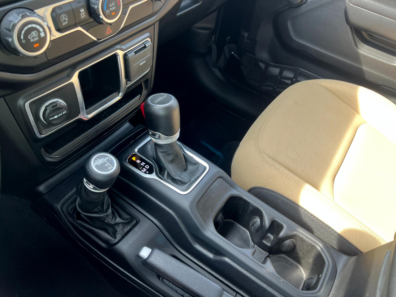 Jeep Gladiator Willys Sport 4x4 2021 Jeep Gladiator Willys Sport 4x4 2021