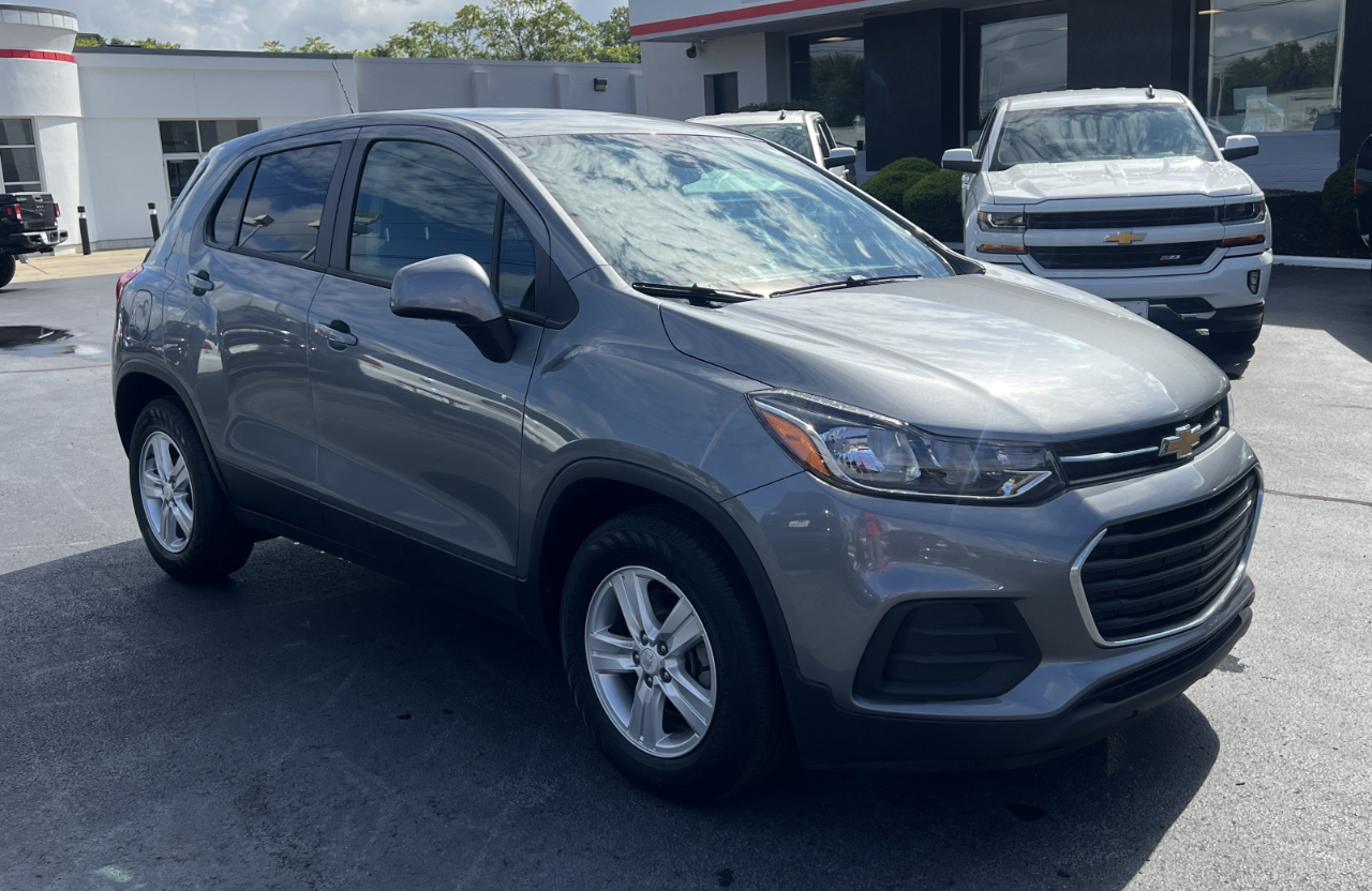 2020 Chevrolet Trax LS photo 2