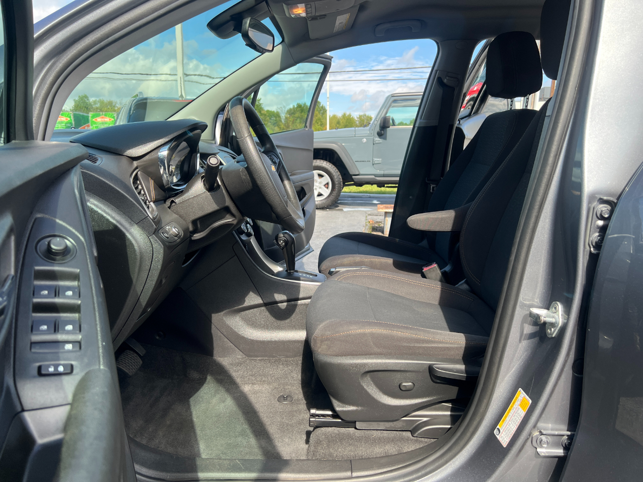 2020 Chevrolet Trax LS photo 13