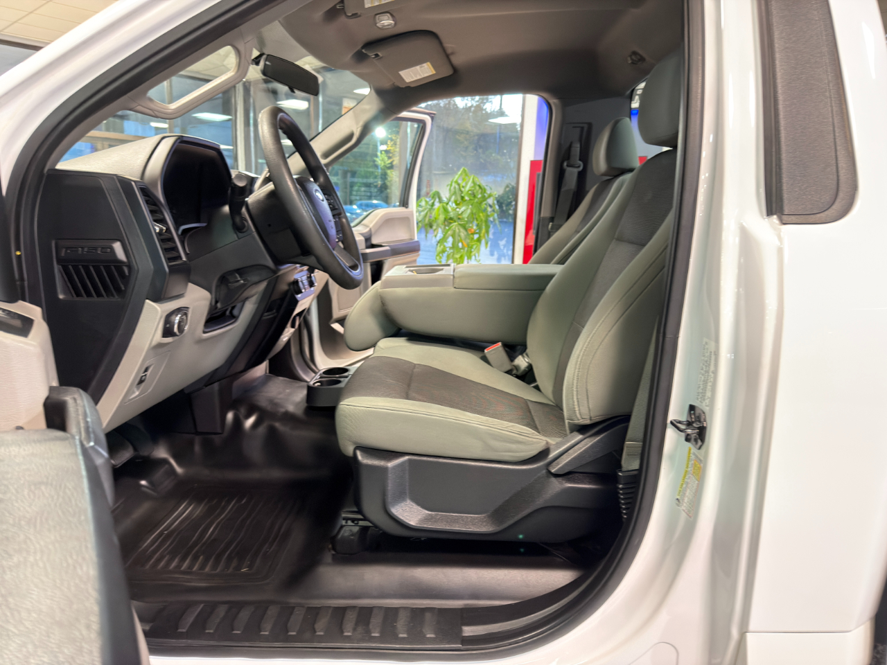 Ford F-150 XL Reg. Cab 4WD 2016 Ford F-150 XL Reg. Cab 4WD 2016