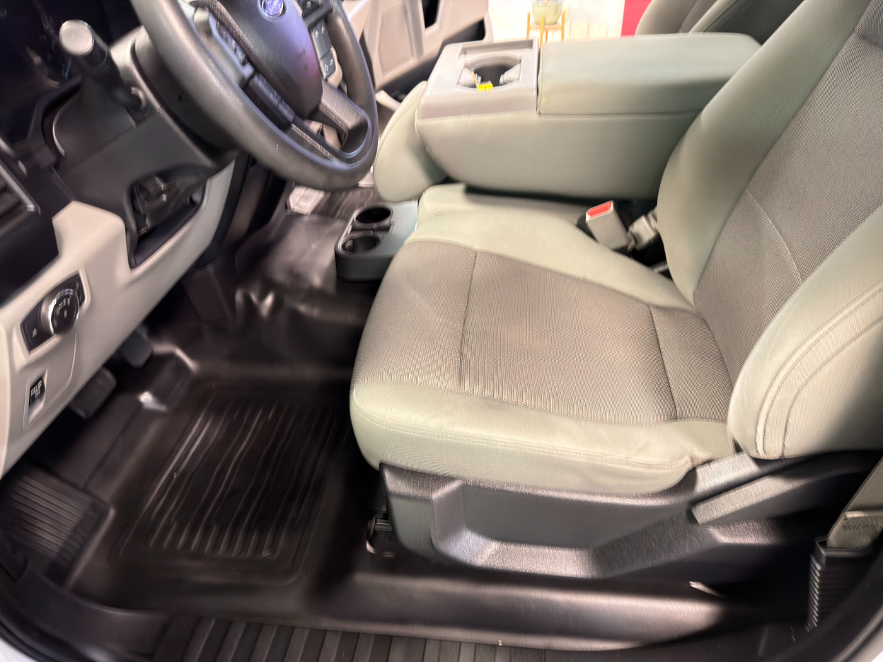 Ford F-150 XL Reg. Cab 4WD 2016 Ford F-150 XL Reg. Cab 4WD 2016