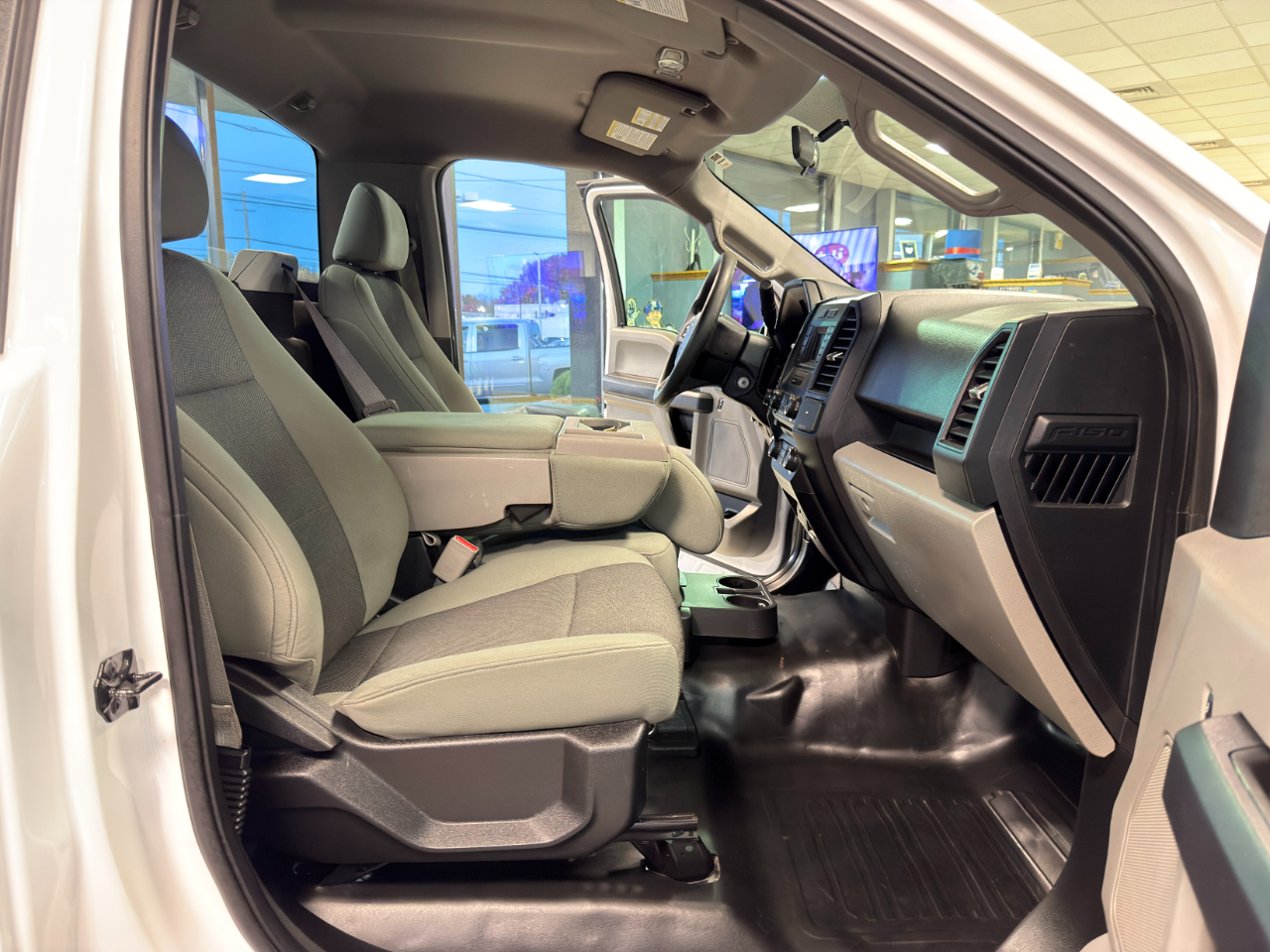 Ford F-150 XL Reg. Cab 4WD 2016 Ford F-150 XL Reg. Cab 4WD 2016