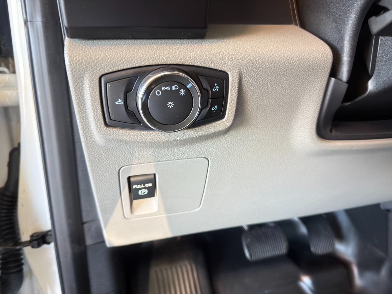 Ford F-150 XL Reg. Cab 4WD 2016 Ford F-150 XL Reg. Cab 4WD 2016