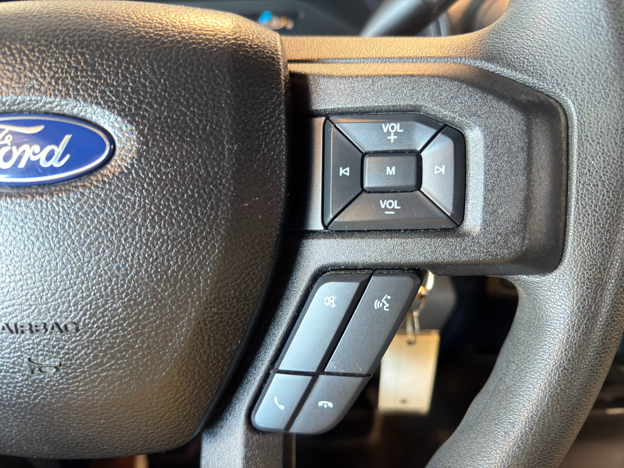 Ford F-150 XL Reg. Cab 4WD 2016 Ford F-150 XL Reg. Cab 4WD 2016